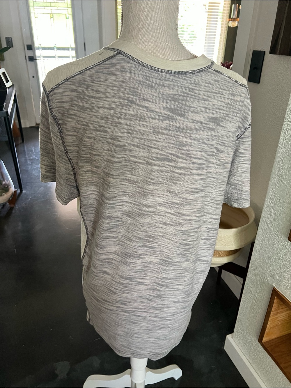 Rock & Republic Men's Gray and Cream Short-Sleeve Henley - Picture 2 of 3